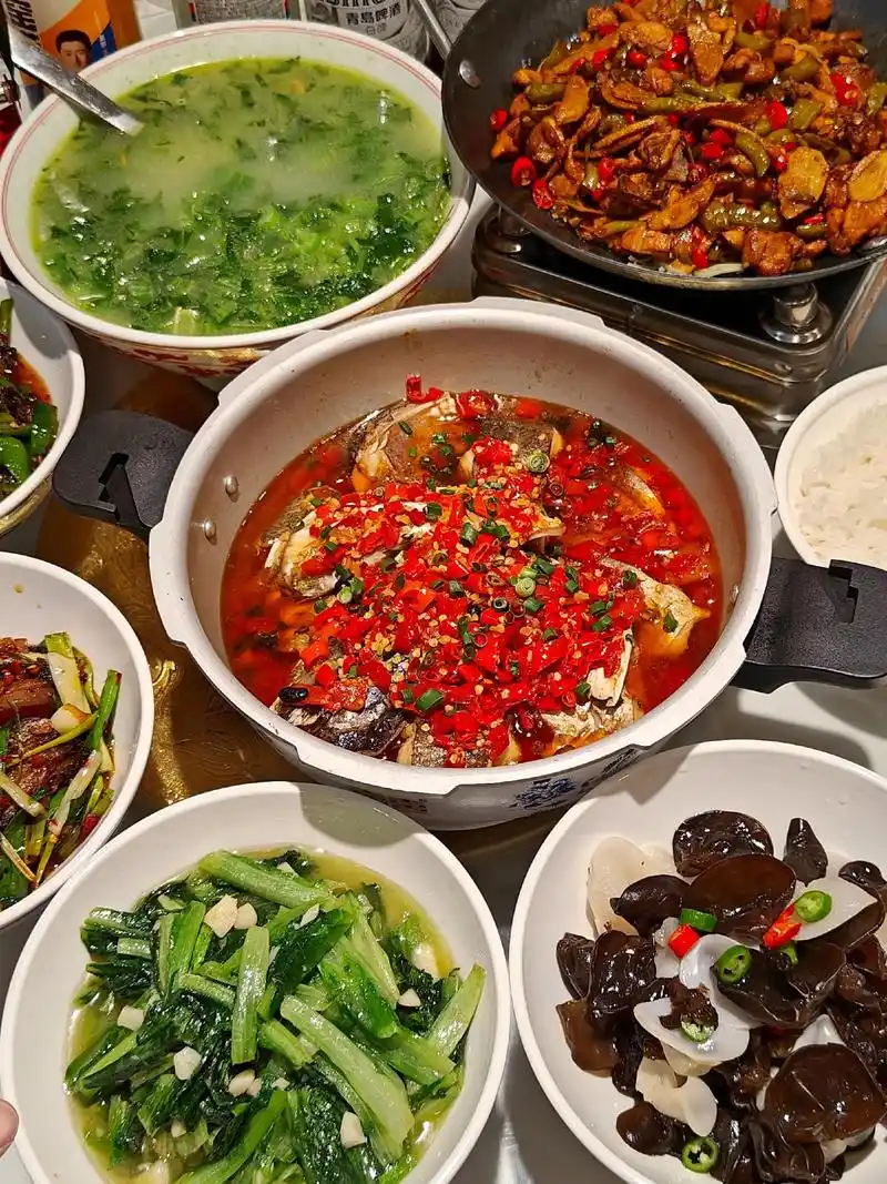 Xun晒长沙菜美食照引热议：电竞选手的“家乡Buff”能提升枪法吗？